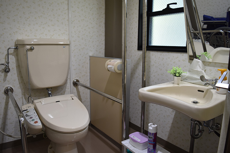 歌岡葬儀社大津斎場のトイレは多目的仕様です